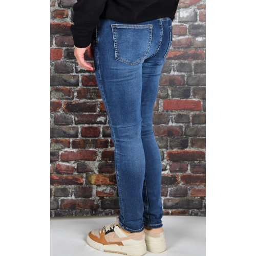 JEANS RENÉ mid waist, VALT EEN MAAT GROTER