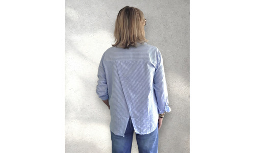 BLOUSE BIBBY licht blauw/wit